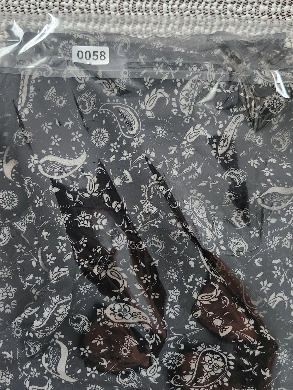 iris sheer black